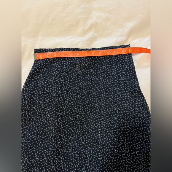 H&M High-low flowy ruffle skirt in navy blue with white dots - size 6 - Picture 5 of 8